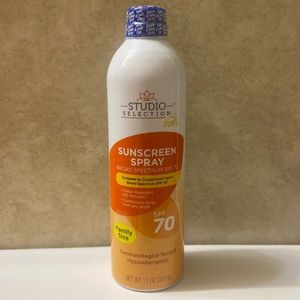 New Studio Selection Sunscreen Spray 70 SPF